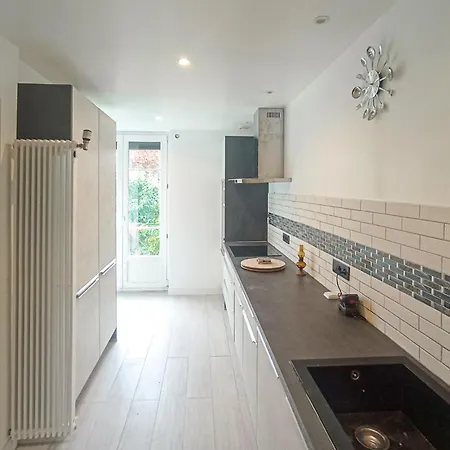 Holiday home Lovely In With Kitchen