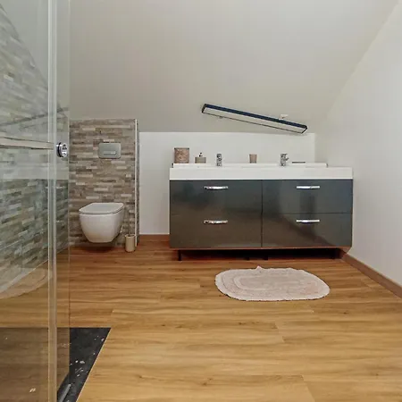 Lovely In With Kitchen Holiday home *